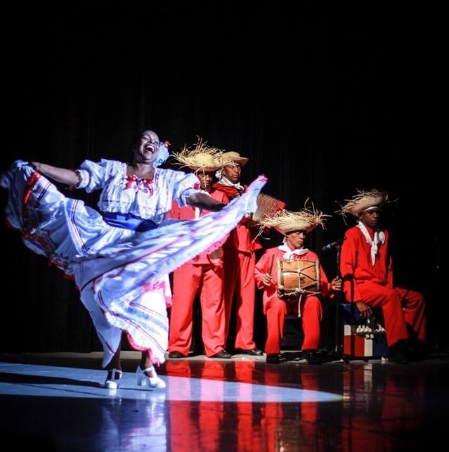 Que juegue toque y baile la dominicanidad