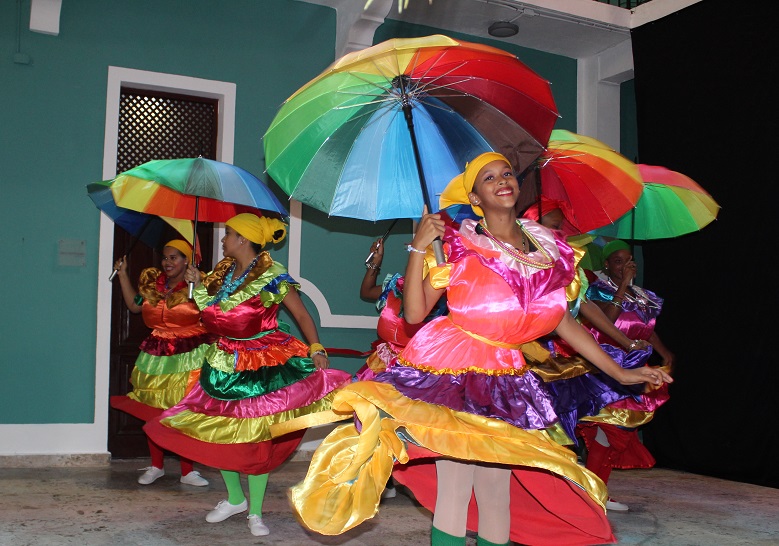 EL CARNAVAL Y SUS PERSONAJES CIUDAD COLONIAL